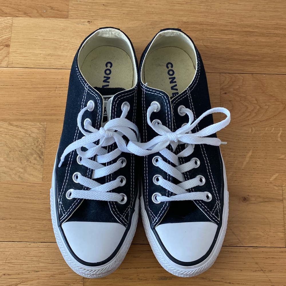 Barely Worn Converse Chuck Taylor All Star Low Top Sneaker (Black)